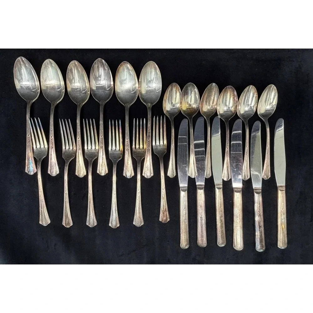 Valencia Silverplate by INTERNATIONAL SILVER Service for 6 Vintage Flatware